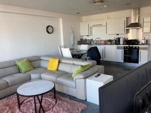 Apartment, 2 Bedrooms, Accessible, Balcony | Living room