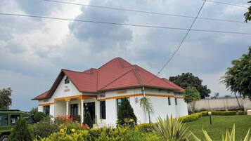 Room, 6 Bedrooms, Accessible, Smoking | Exterior