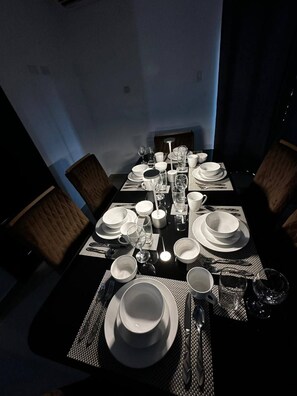 Departamento, 2 habitaciones, balcón, vista al jardín | Restaurantes