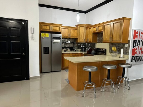 Departamento, 2 habitaciones, balcón, vista al jardín | Interior