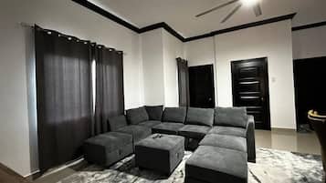 Apartamento, 2 habitaciones, balcón, vistas al jardín | Zona de estar