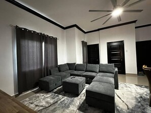 Departamento, 2 habitaciones, balcón, vista al jardín | Interior