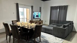 Departamento, 2 habitaciones, balcón, vista al jardín | Comedor
