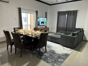 Apartment, 2 Bedrooms, Balcony, Garden View | Dining room