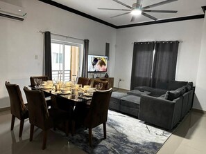 Departamento, 2 habitaciones, balcón, vista al jardín | Comedor