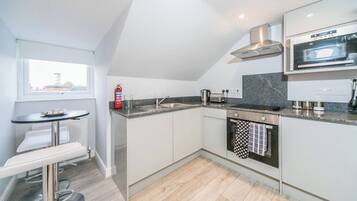 Apartment, 1 Bedroom, City View | Interior
