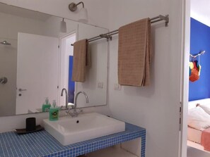 Bathroom - App Alex, Estoril Beach - Step Away From the sea Free Wifi (Boa Vista)