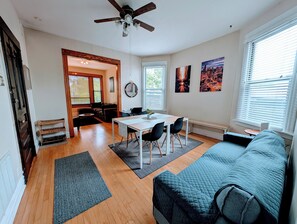 Smart TV - The Roscoe Village Brownstone
(Chicago)