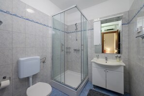 Combinazione doccia/vasca, vasca idromassaggio, bidet