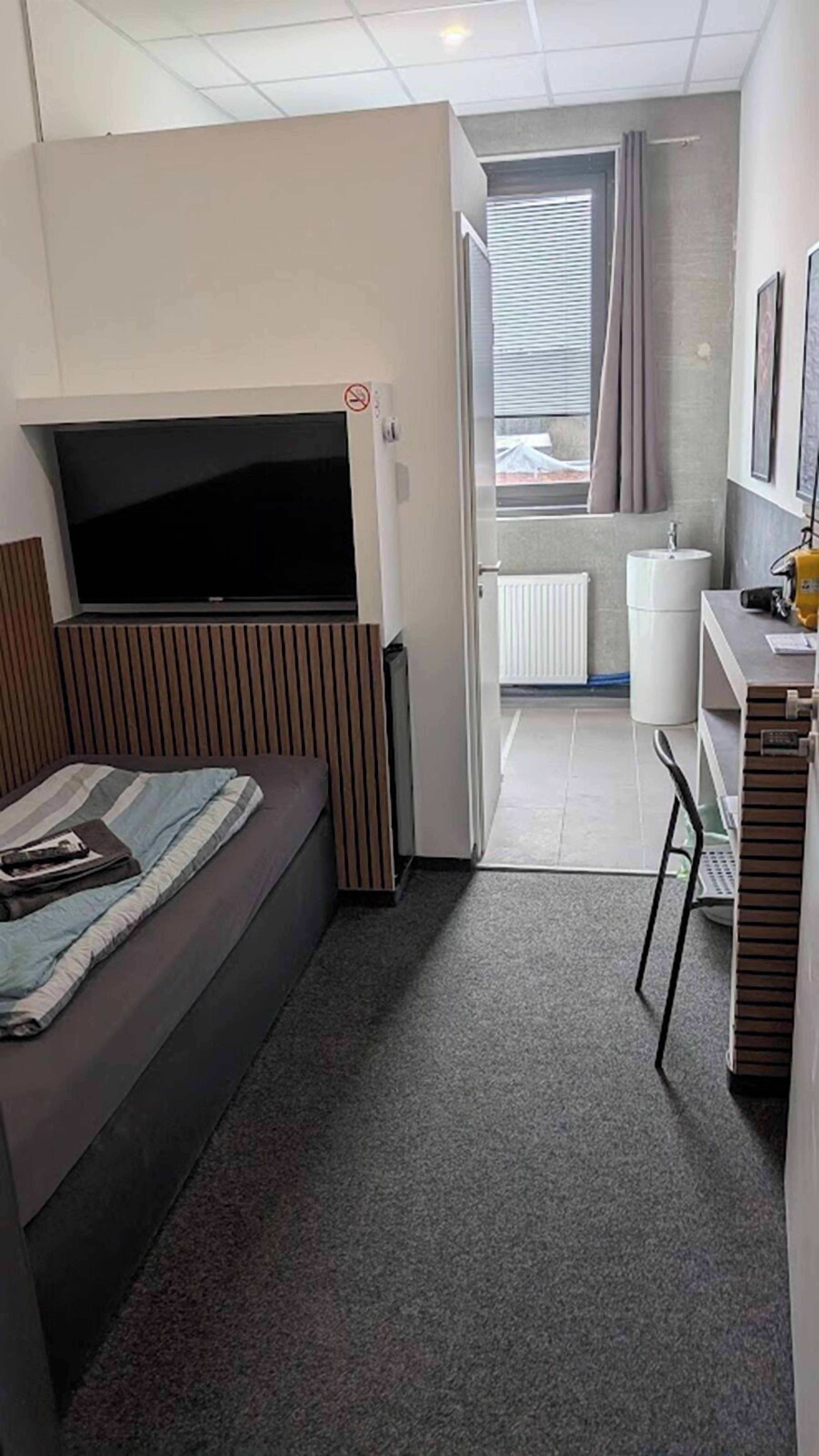 واي فاي مجانًا وملاءات أسرّة