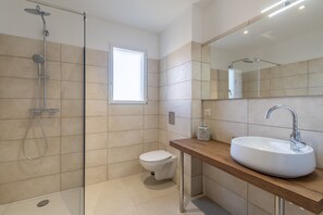 Dusch, hÄrtork, handdukar och tvÄl