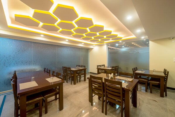 Restaurant - Zenith Hotels Hebbal Bangalore (Bengaluru)