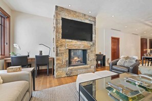 Télévision, cheminée