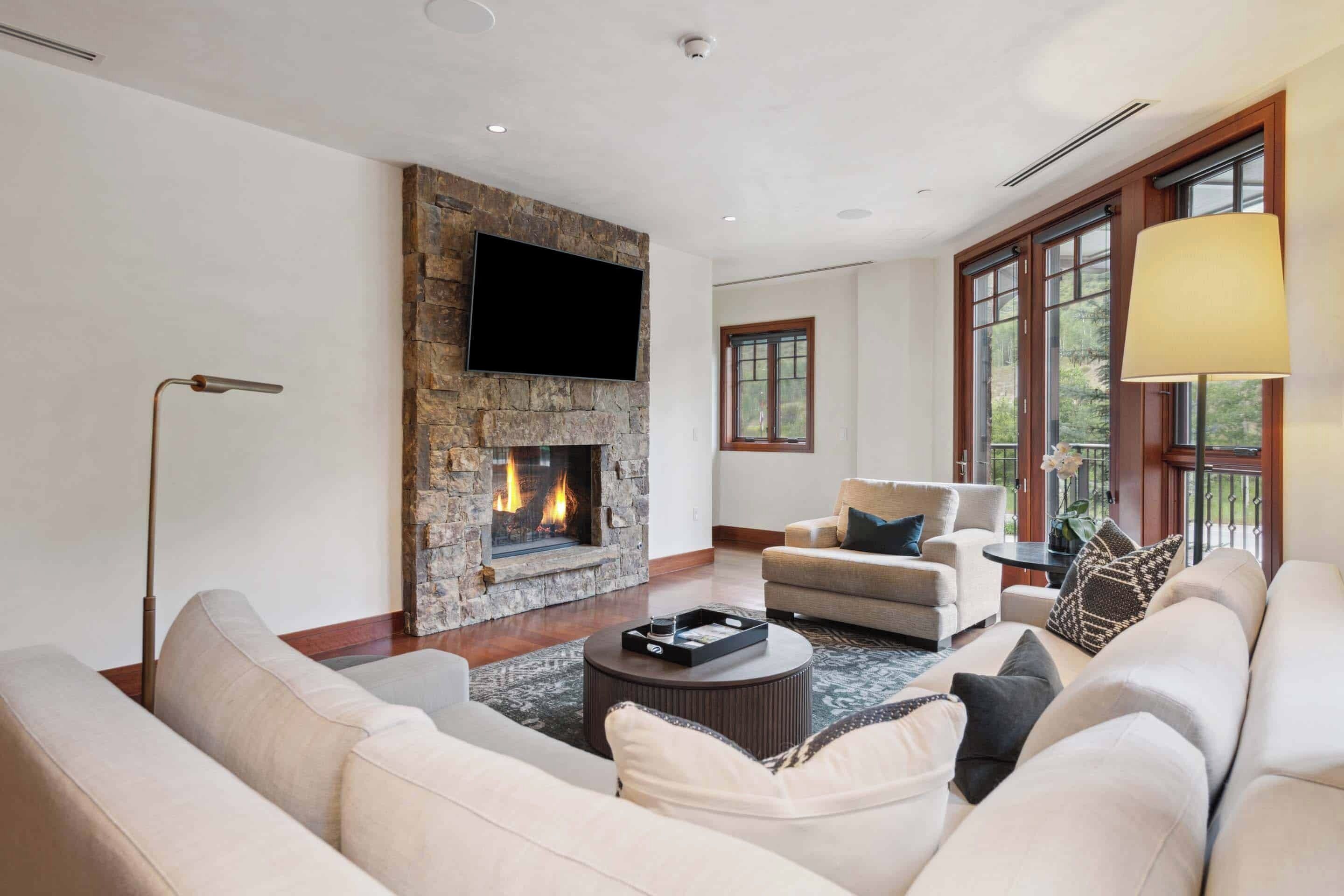 TV, fireplace