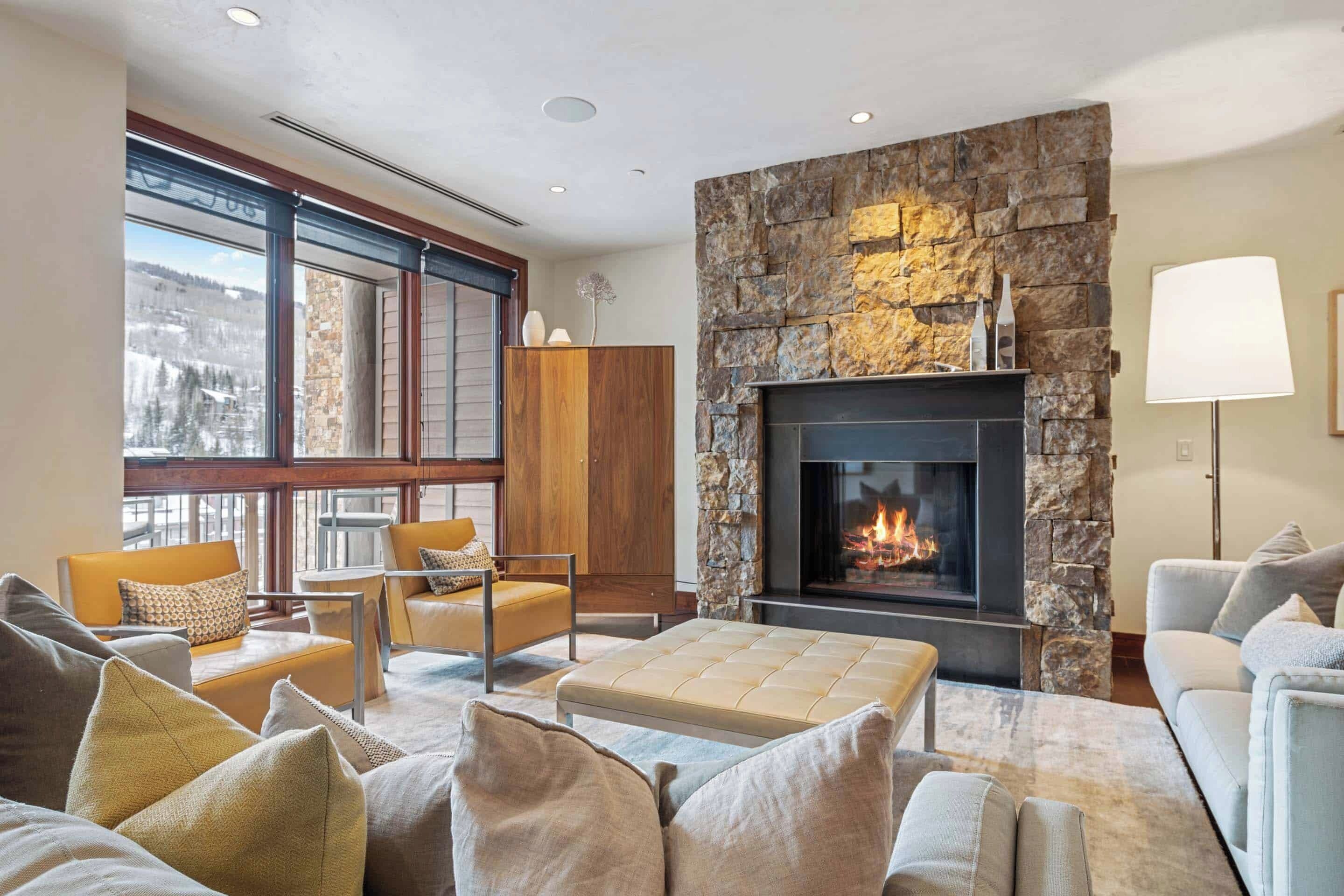 TV, fireplace