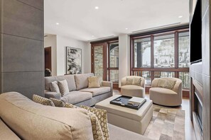 Télévision, cheminée