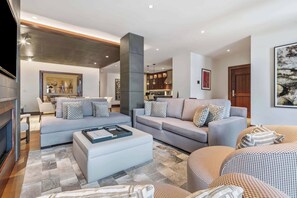 Télévision, cheminée