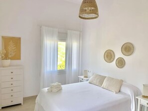 4 bedrooms, desk, iron/ironing board, travel cot