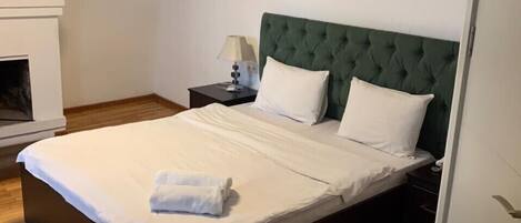 Bureau, Wi-Fi gratuit, draps fournis