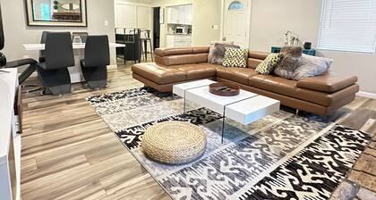 Ideal Adorable Home Rental for Large Fan Group- WALK to AT&T Sta. Free Parking
