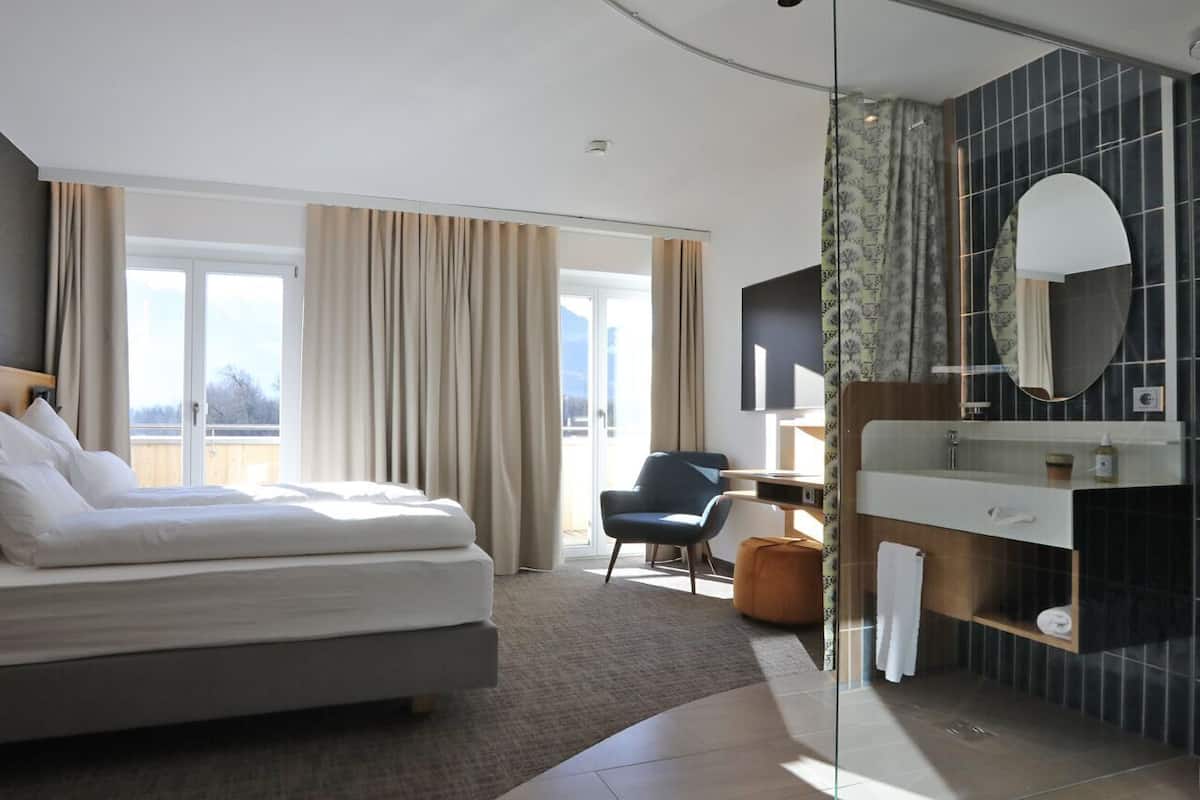 Ylelliset vuodevaatteet, memory foam -patjalliset sÀngyt