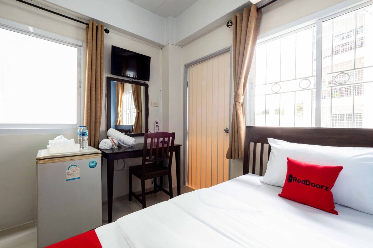 1 chambre, bureau, espace de travail pour ordinateur portable