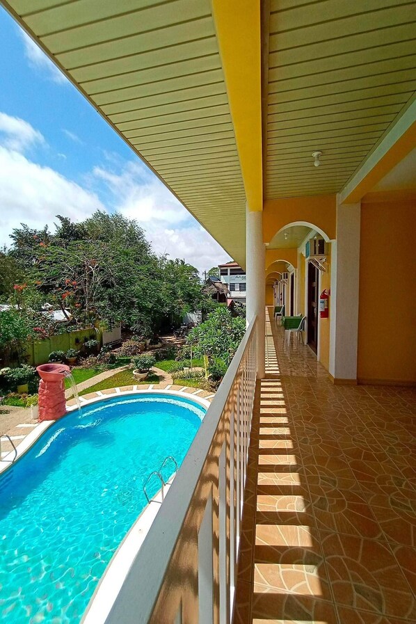 Outdoor pool - Hanbee's Resort Puerto Princesa Palawan (Puerto Princesa)