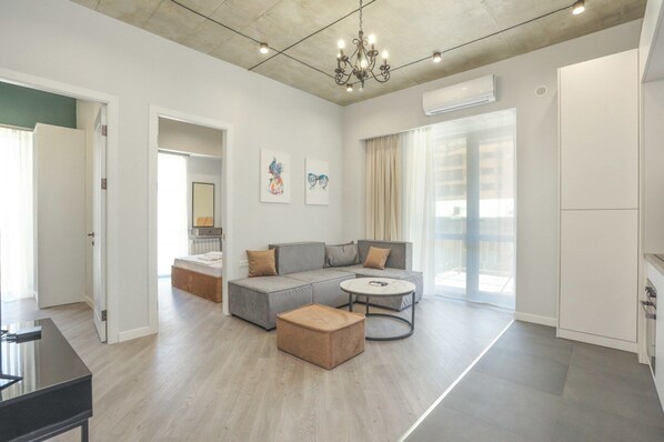 Leilighet – basic | Oppholdsområde | En 1-tommers Flatskjerm-TV med kabel-kanaler samt TV