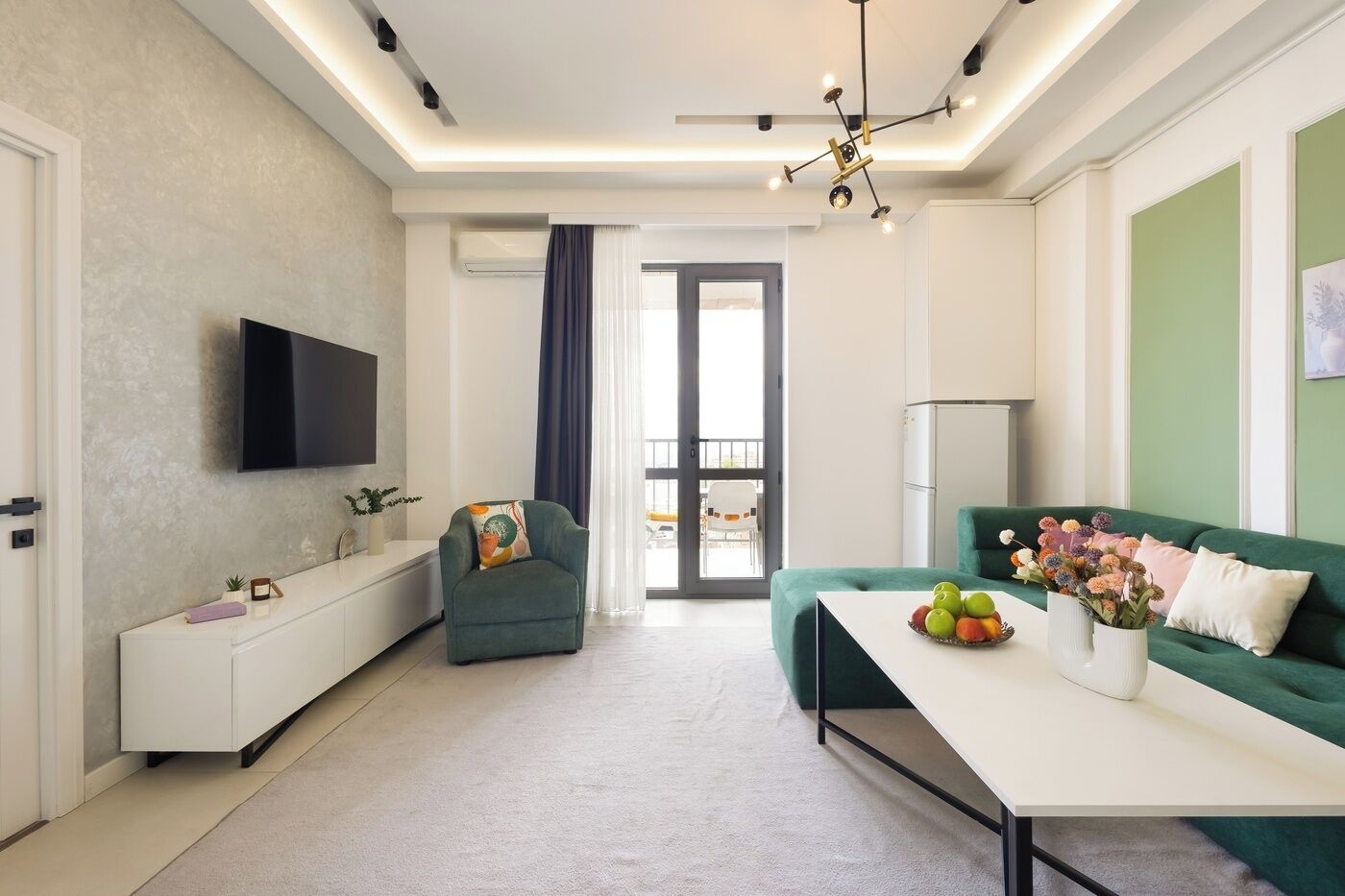 Deluxe Apartment | Living area | 1-inch flat-screen TV with cable channels, TV