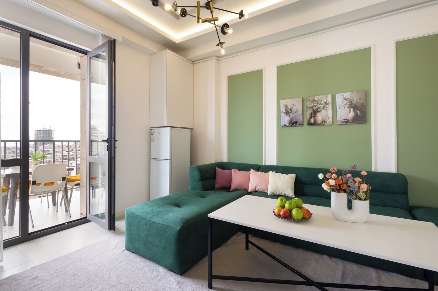 Deluxe Apartment | Living area | 1-inch flat-screen TV with cable channels, TV