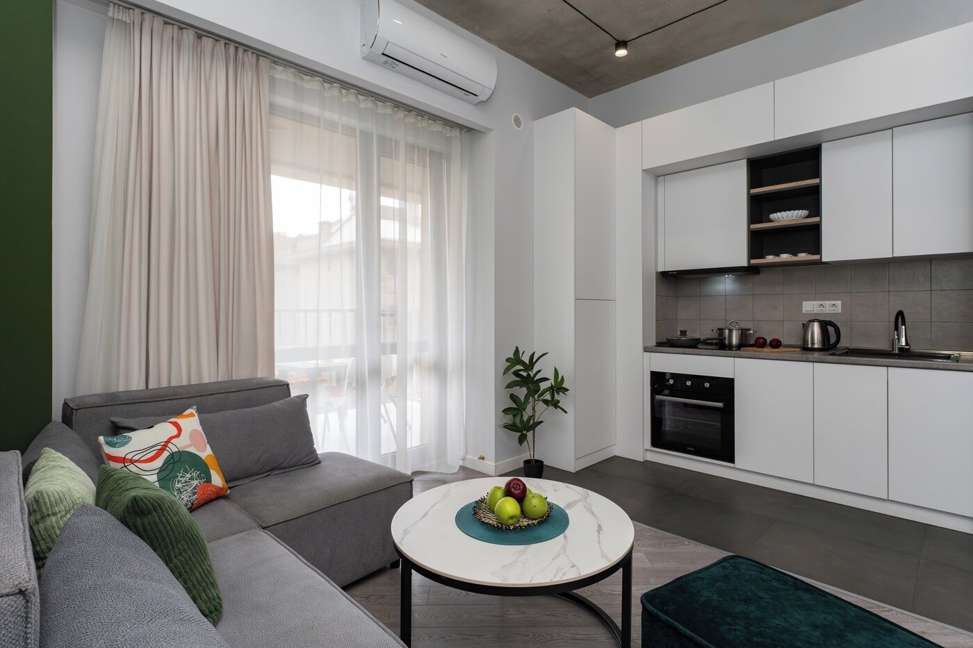 Basic Apartment | Living area