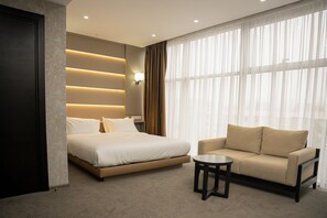 Habitación doble Confort | Ropa de cama de alta calidad y escritorio