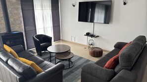 Älytelevisio, kirjoja, tulostin