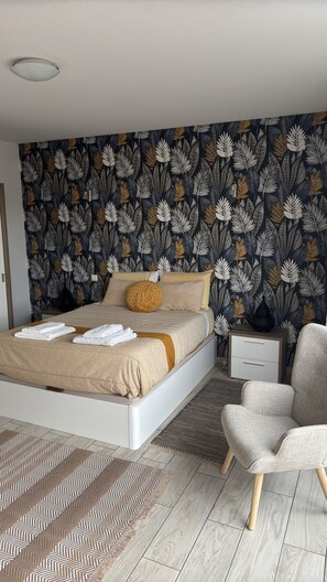 3 bedrooms, desk, iron/ironing board, travel cot