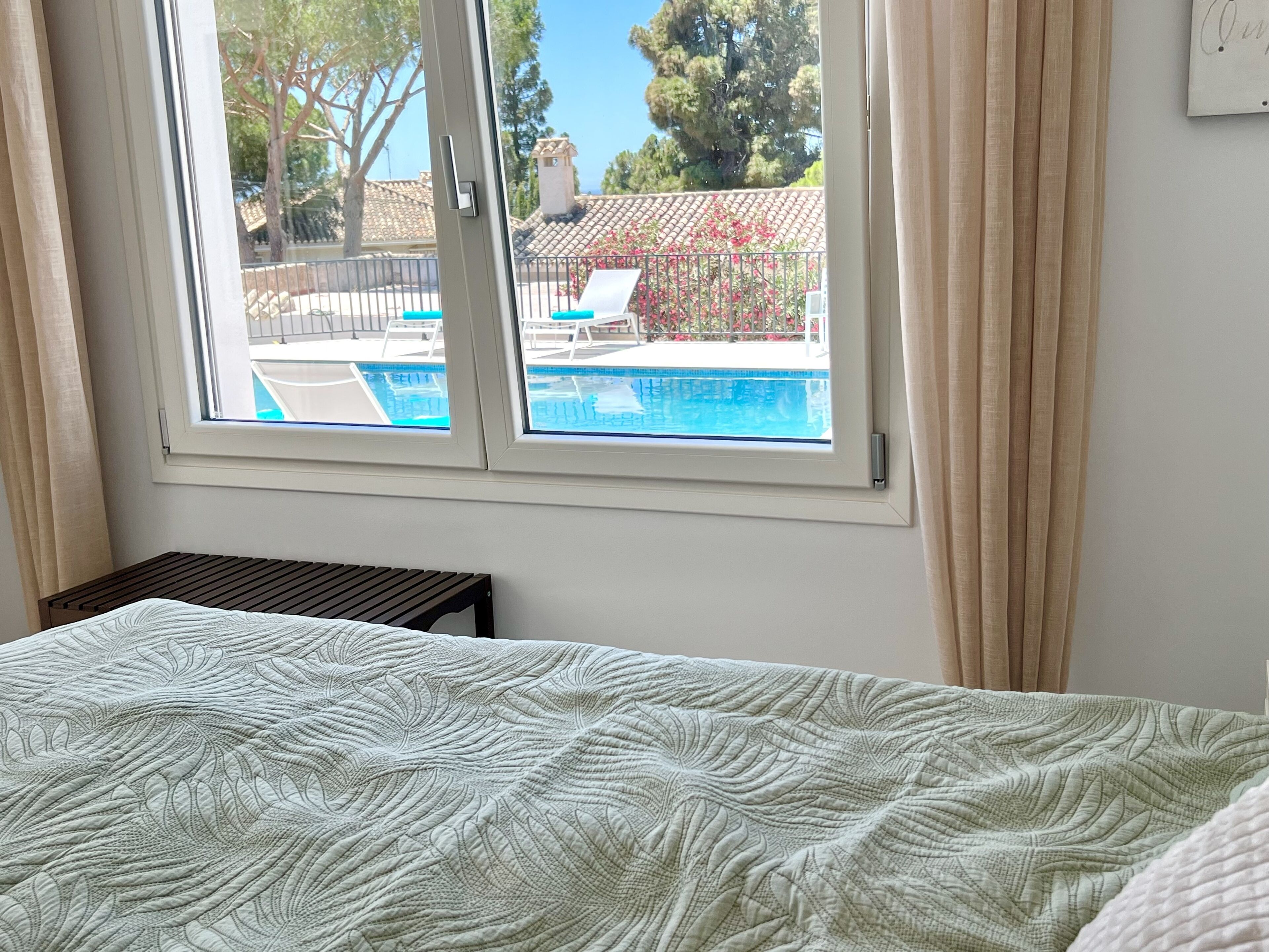 5 bedrooms, desk, iron/ironing board, travel crib
