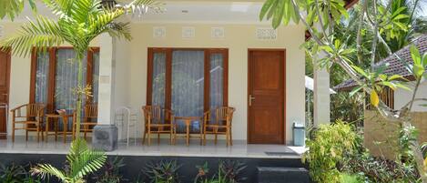 Standard Double Room, Garden View | Terrace/patio