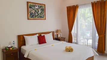 Minibar, escritorio, espacio para trabajar con laptop y wifi gratis