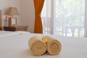 Minibar, escritorio, espacio para trabajar con laptop y wifi gratis 