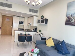 55-inch LED TV with satellite channels, TV - Al Manzil Residence & Suites (Doha)