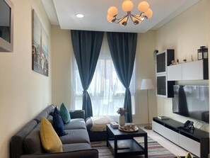 55-inch LED TV with satellite channels, TV - Al Manzil Residence & Suites (Doha)