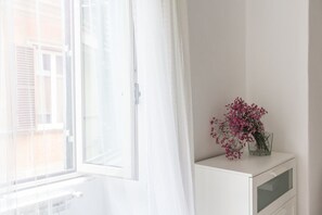 Interior - Santonofrio White between Trastevere and St Peter (Roma)