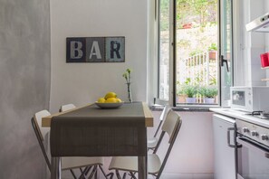 Fridge, microwave, dishwasher, coffee/tea maker - Santonofrio White between Trastevere and St Peter (Roma)