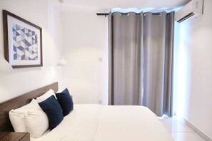 1 bedroom, iron/ironing board, WiFi, bed sheets - King-size Bed @ Embassy Gardens, Accra (Accra)