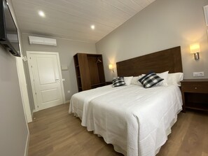 Comfort Twin Room | Courtyard view - Azafrán Consuegra Casa Rural (Consuegra)