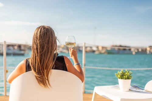 AQUA RESORT- HOUSEBOAT EXPERIENCE