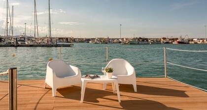AQUA RESORT- HOUSEBOAT EXPERIENCE