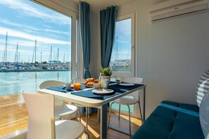 Outdoor dining - AQUA RESORT- HOUSEBOAT EXPERIENCE (giulianova)