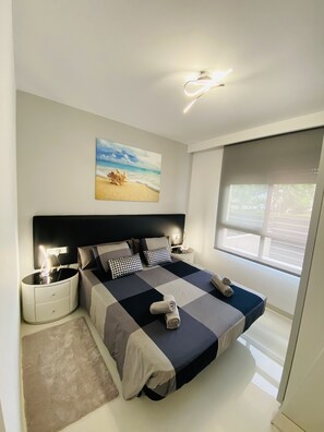 2 slaapkamers, een strijkplank/strijkijzer, reisbedje, gratis wifi