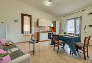 大型冰箱、微波爐、烤箱、義式濃縮咖啡機