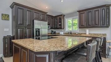 冰箱、微波炉、烤箱、炉灶